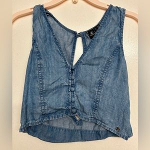Super cute cropped chambray top